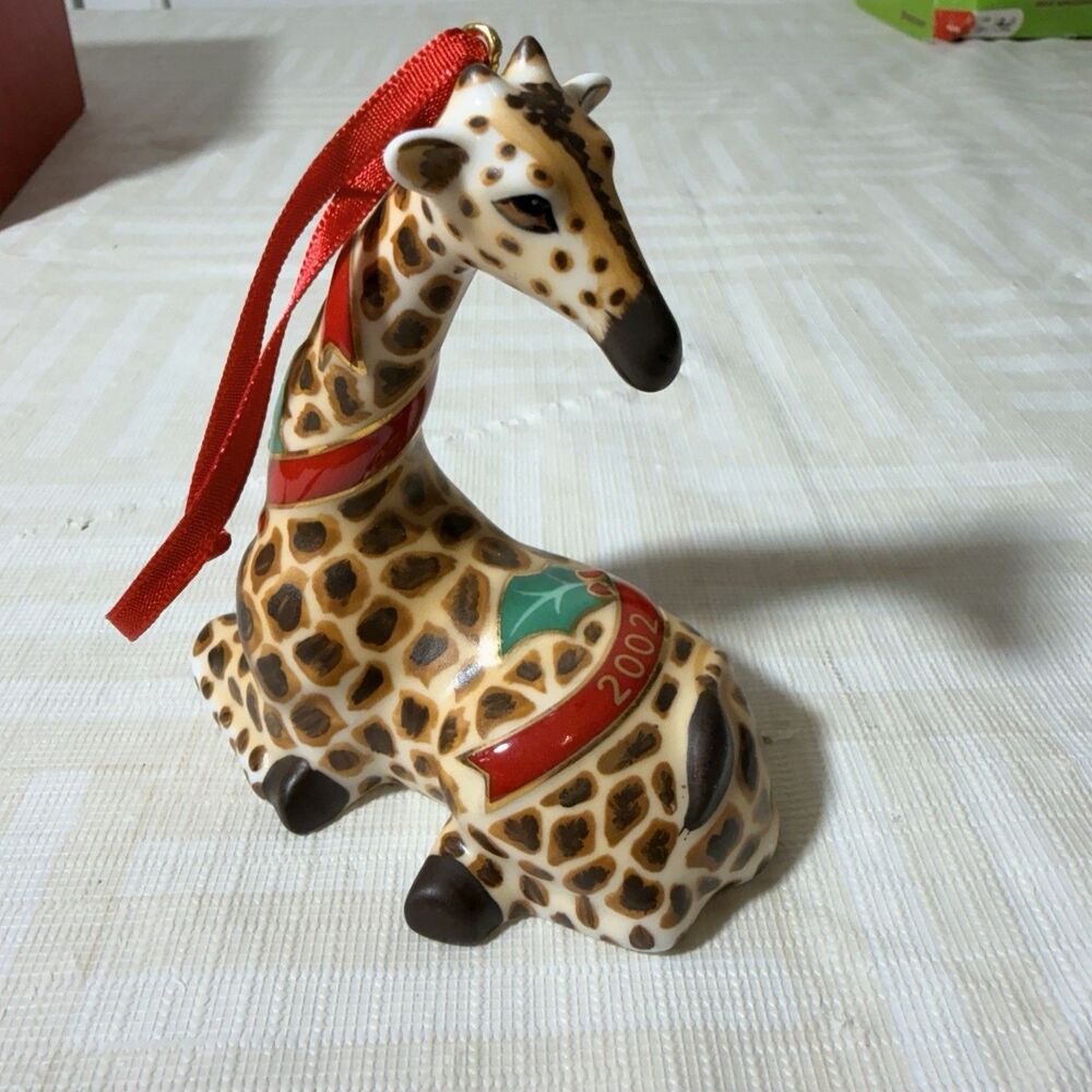 LYNN CHASE 2002 JAGUAR JUNGLE annual Giraffe Porcelain Christmas Ornament